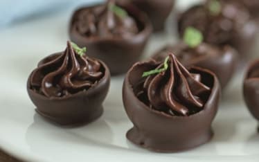 Pasticcini al cioccolato con ganache alla menta