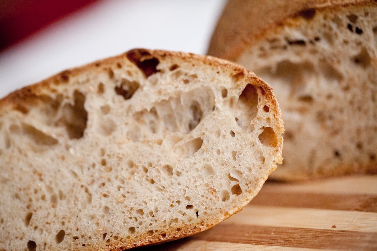 Pane di farina bianca a pietra con lievito madre ricetta