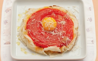 Pappa di pane, uovo, pomodoro e parmigiano