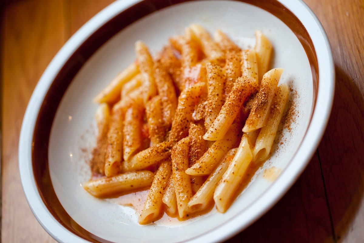 Pennette cacio e uova ricetta