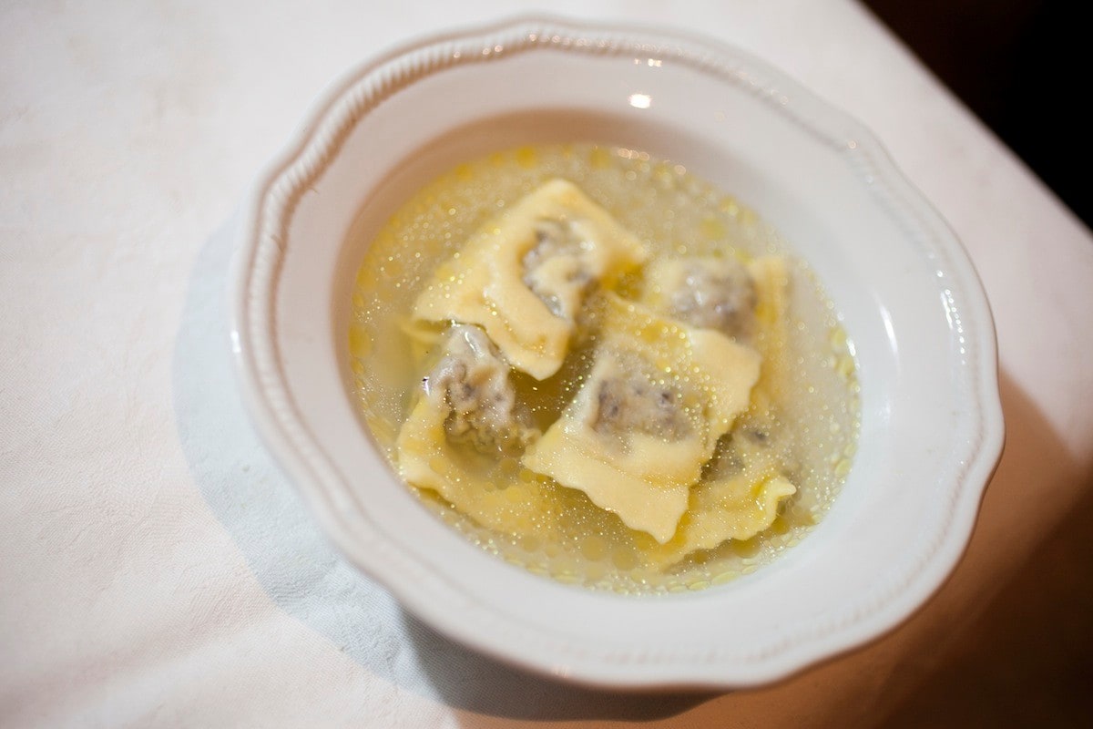 Ravioli di ventrigli in brodo di cappone ricetta