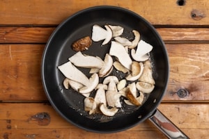Preparazione Risotto funghi porcini e zafferano - Fase 4