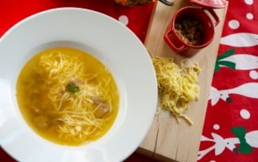 Tagliolini in brodo con ragù 