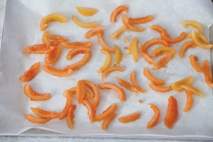Preparazione Tagliolini con pesto, mandorle e pomodori confit - Fase 4 Preparazione Tagliolini con pesto, mandorle e pomodori confit - Fase 4