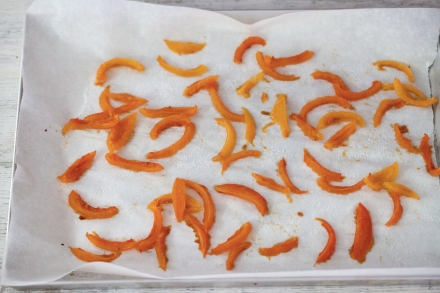 Preparazione Tagliolini con pesto, mandorle e pomodori confit - Fase 4 Preparazione Tagliolini con pesto, mandorle e pomodori confit - Fase 4