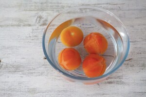 Preparazione Tagliolini con pesto, mandorle e pomodori confit - Fase 3