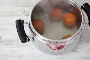 Preparazione Tagliolini con pesto, mandorle e pomodori confit - Fase 2