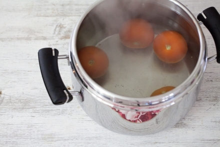 Preparazione Tagliolini con pesto, mandorle e pomodori confit - Fase 2 Preparazione Tagliolini con pesto, mandorle e pomodori confit - Fase 2