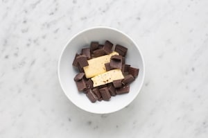 Preparazione Torta al cioccolato e noci  - Fase 2