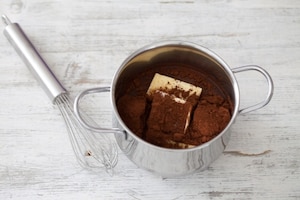 Preparazione Torta al cioccolato e uva passa - Fase 1