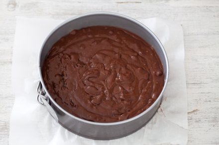 Preparazione Torta al cioccolato e uva passa - Fase 3 Preparazione Torta al cioccolato e uva passa - Fase 3