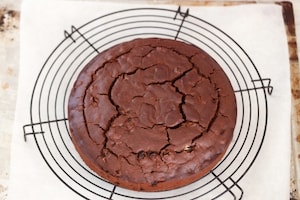 Preparazione Torta al cioccolato e uva passa - Fase 3