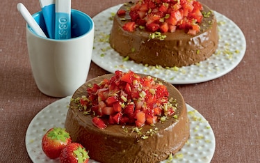 Bavaresi al cioccolato con tartara di fragole