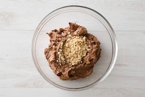 Preparazione Biscotti craquelé al cioccolato e nocciole - Fase 2