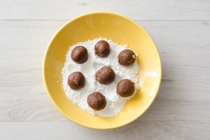 Preparazione Biscotti craquelé al cioccolato e nocciole - Fase 3