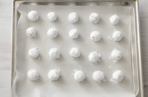 Preparazione Biscotti craquelé al cioccolato e nocciole - Fase 4