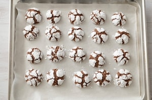 Preparazione Biscotti craquelé al cioccolato e nocciole - Fase 4