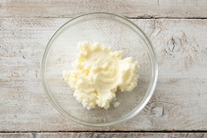 Preparazione Biscotti sablé alle mandorle con uvetta e canditi - Fase 1