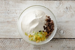 Preparazione Biscotti sablé alle mandorle con uvetta e canditi - Fase 2