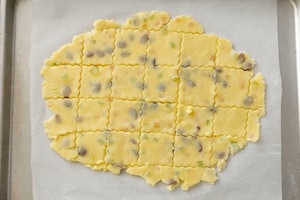 Preparazione Biscotti sablé alle mandorle con uvetta e canditi - Fase 4