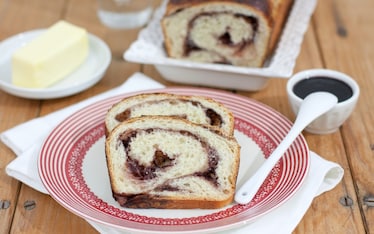 Brioche con lievito madre e confettura di more di rovo