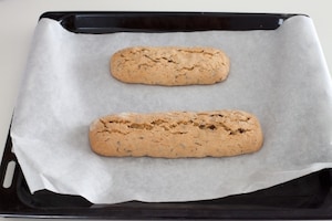 Preparazione Cantucci con cioccolato e pistacchi - Fase 6