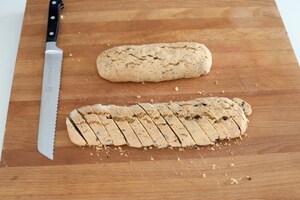 Preparazione Cantucci con cioccolato e pistacchi - Fase 6