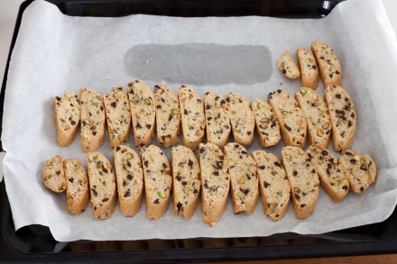 Preparazione Cantucci con cioccolato e pistacchi - Fase 7