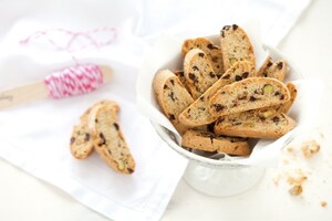 Preparazione Cantucci con cioccolato e pistacchi - Fase 7