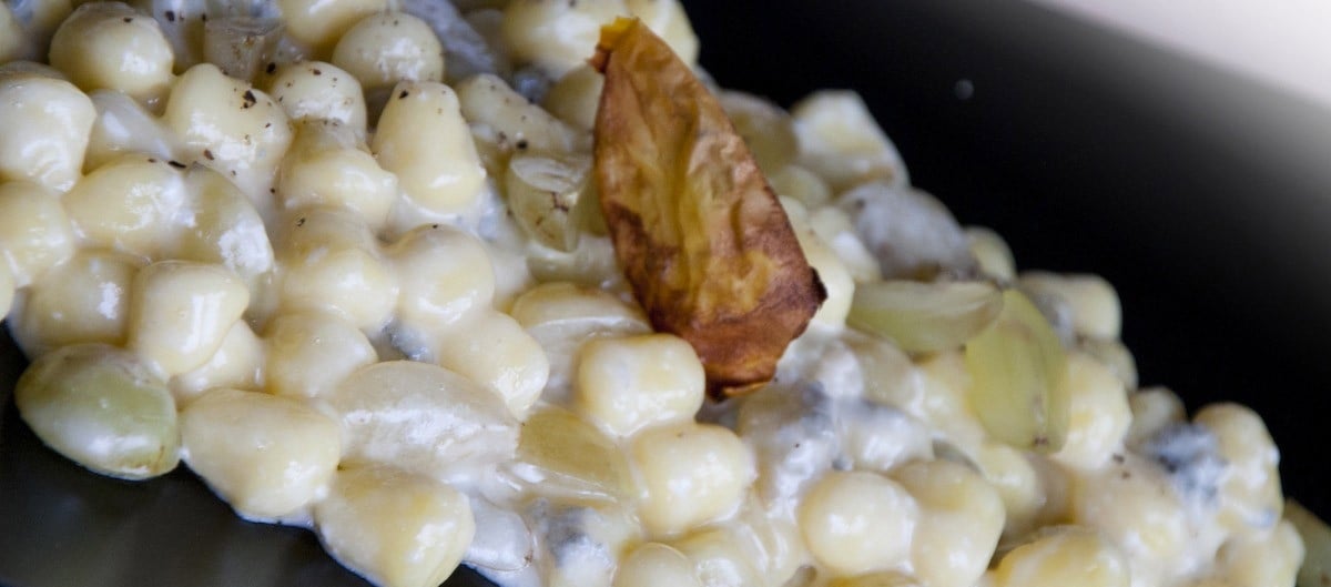 Chicche di patate con Gorgonzola e Uva ricetta