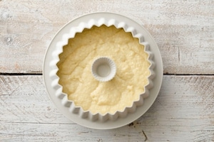 Preparazione Ciambellone con ricotta e confettura di prugne - Fase 3