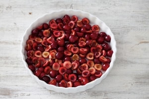 Preparazione Clafoutis di ciliegie alle mandorle e cannella - Fase 1