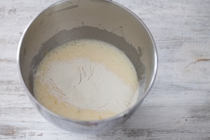 Preparazione Clafoutis di ciliegie alle mandorle e cannella - Fase 3