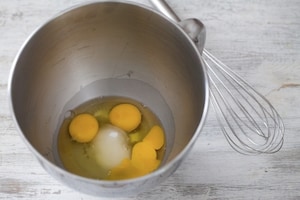 Preparazione Clafoutis di ciliegie alle mandorle e cannella - Fase 2