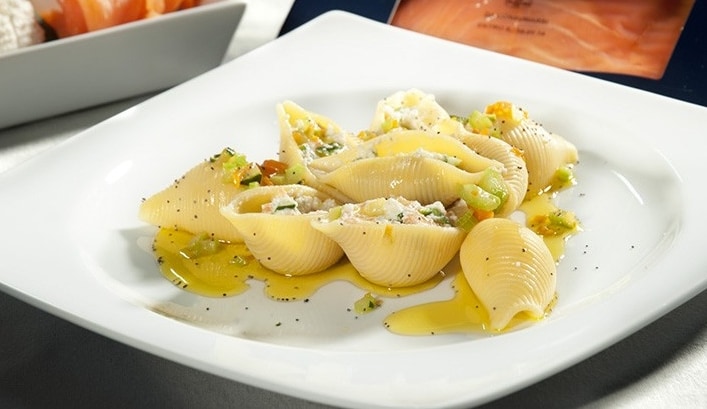 Conchiglioni con ricotta, salmone affumicato e zucchine ricetta