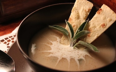 Crema di cannellini alla salvia e piada croccante