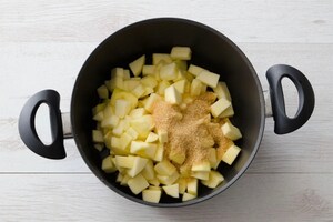 Preparazione Crostata caramellata di mele e arance - Fase 1
