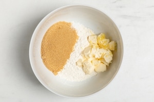 Preparazione Crumble di pere e cioccolato - Fase 2