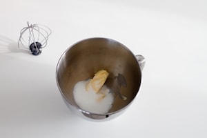 Preparazione Madeleine al miele e limone - Fase 1