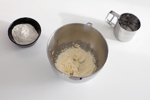 Preparazione Madeleine al miele e limone - Fase 2