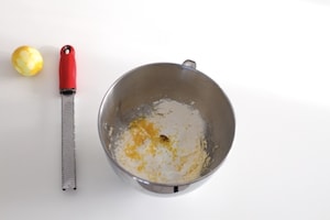 Preparazione Madeleine al miele e limone - Fase 2