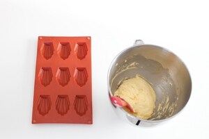 Preparazione Madeleine al miele e limone - Fase 4