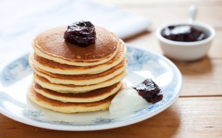 Pancake alla ricotta con composta di cotogne Pancake alla ricotta con composta di cotogne