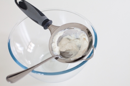 Preparazione Pancake alla ricotta con composta di cotogne - Fase 1 Preparazione Pancake alla ricotta con composta di cotogne - Fase 1