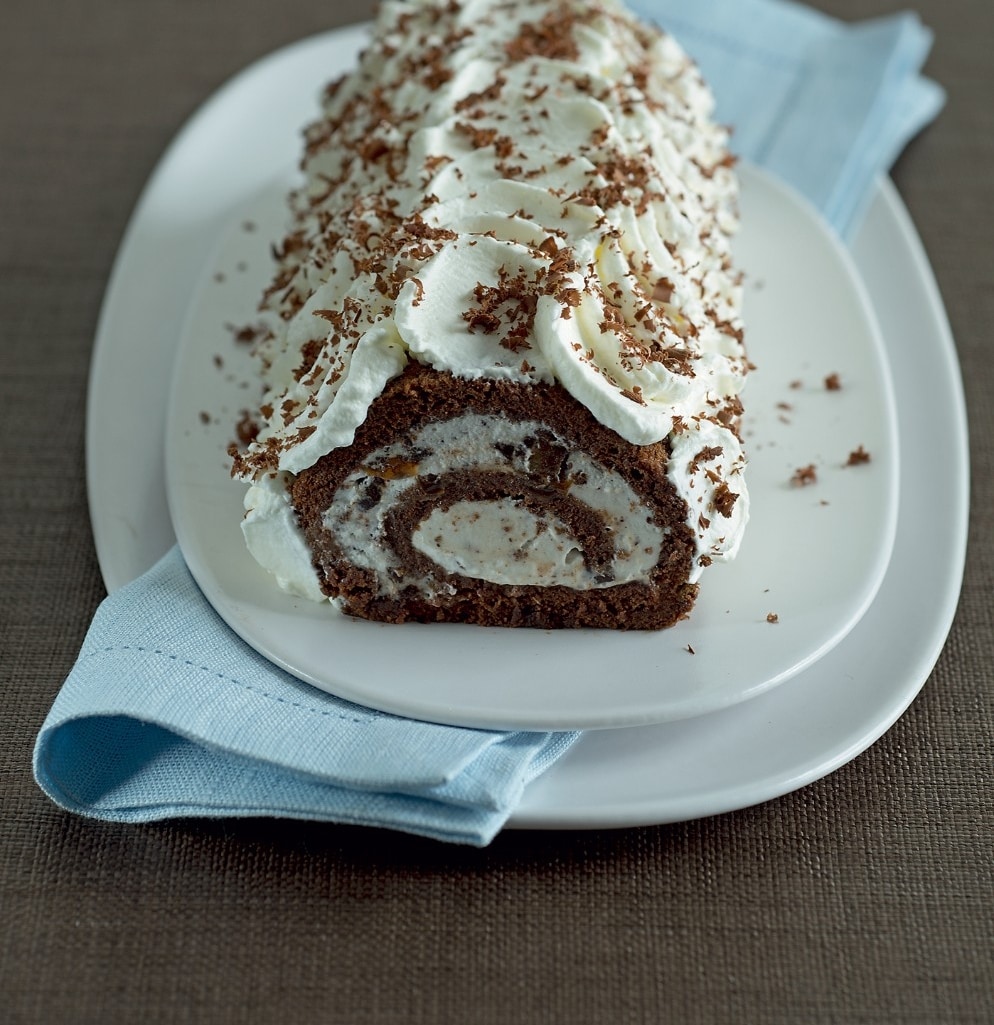 Rotolo di cioccolato con panna e marron glacè ricetta