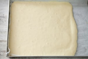 Preparazione Rotolo con panna e marmellata di fragole - Fase 3