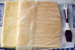 Preparazione Rotolo con panna e marmellata di fragole - Fase 3