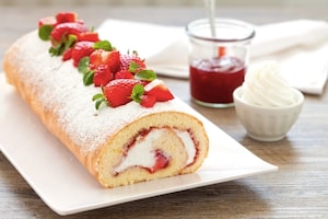 Preparazione Rotolo con panna e marmellata di fragole - Fase 6