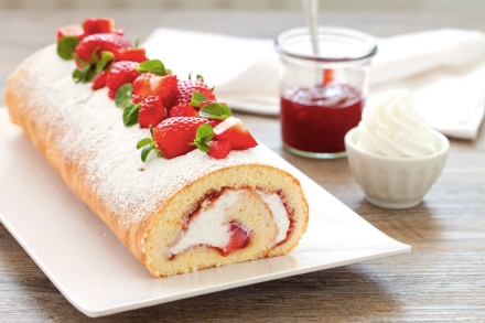 Preparazione Rotolo con panna e marmellata di fragole - Fase 6 Preparazione Rotolo con panna e marmellata di fragole - Fase 6