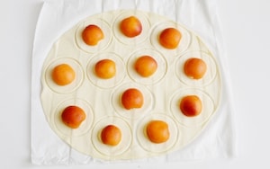 Preparazione Sfogliatine albicocca e crema - Fase 3